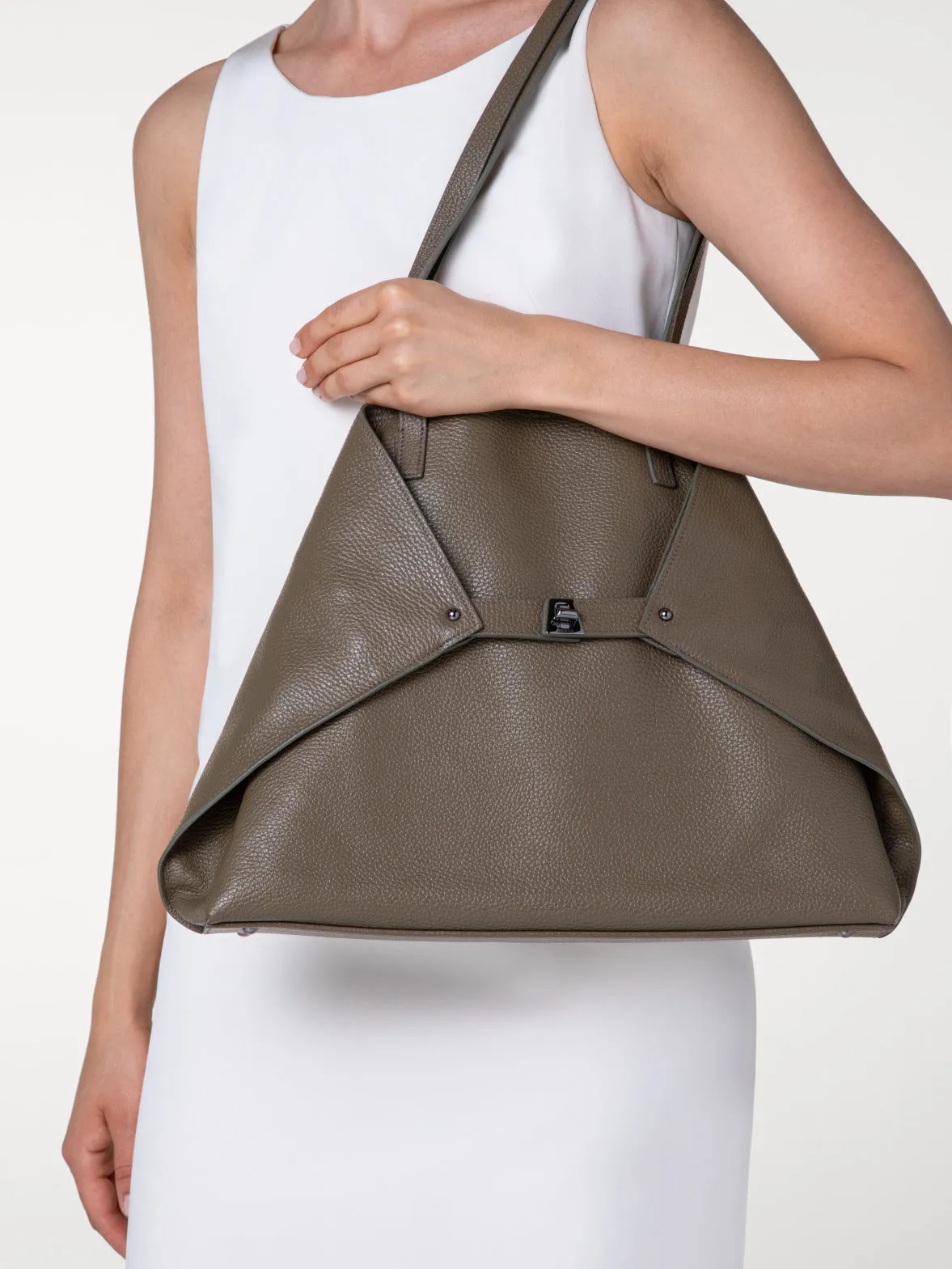 Ai Medium Shoulder Tote