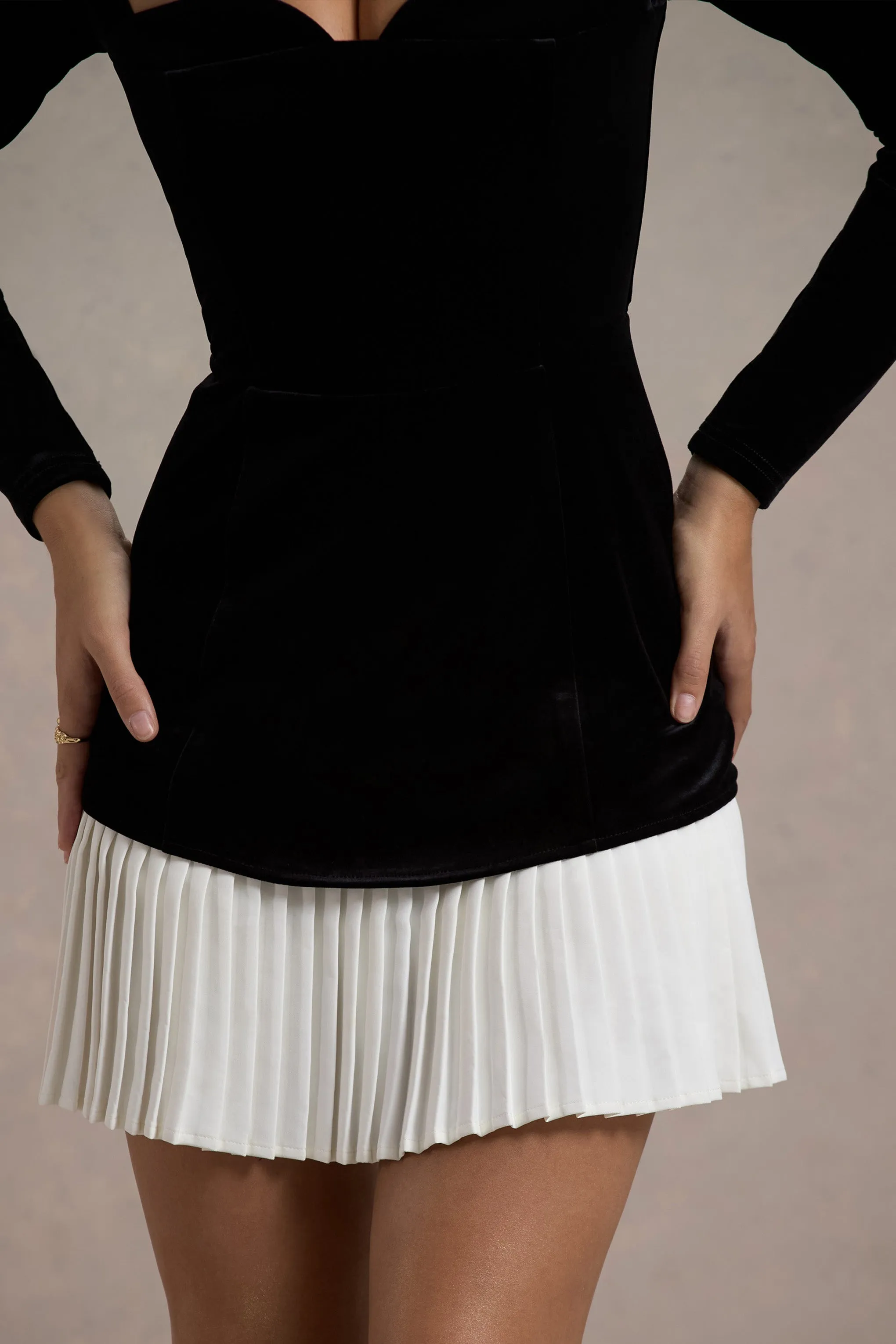 Americano | Black Velvet Sweetheart Long-Sleeve Mini Dress