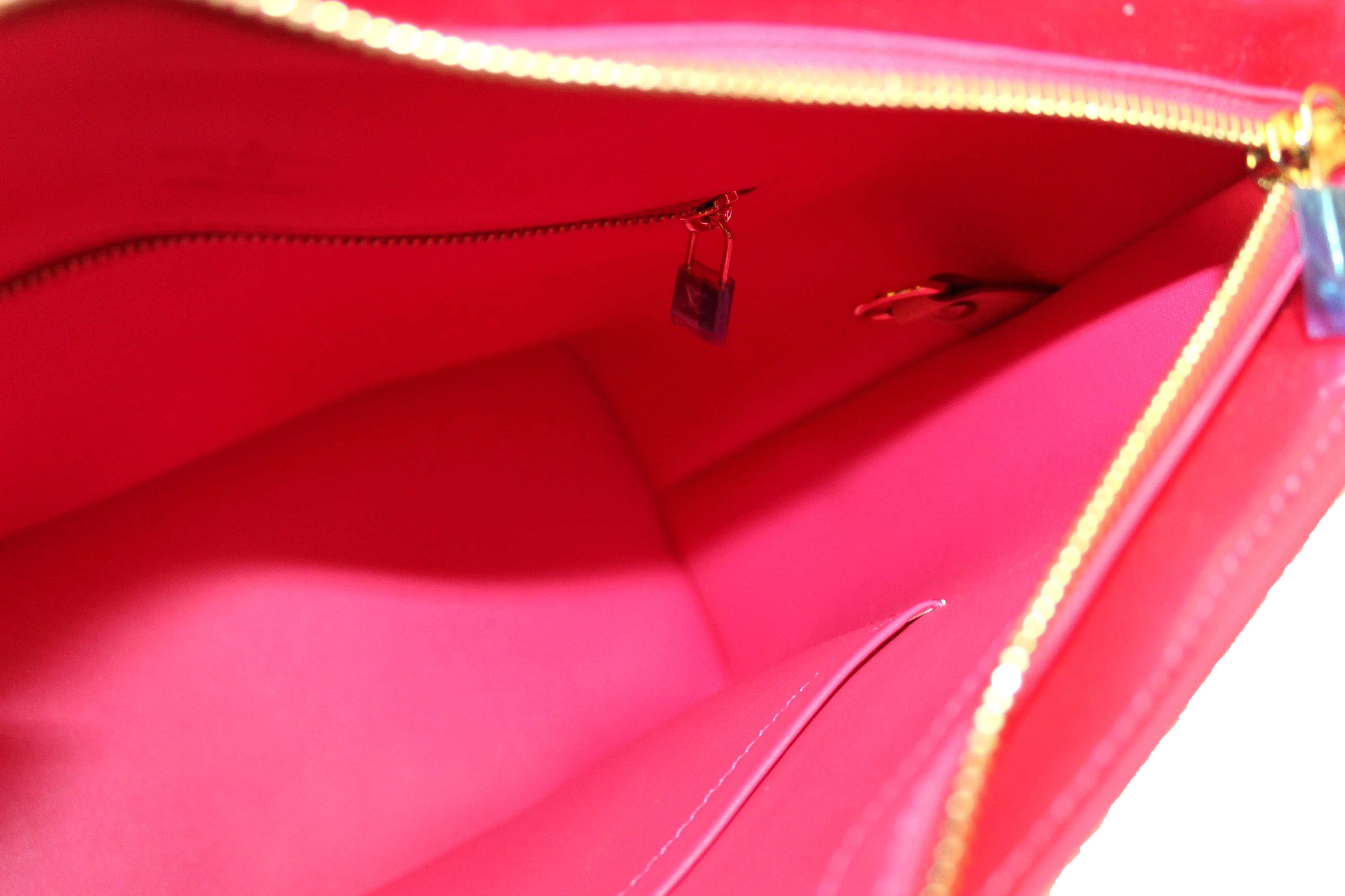 Authentic New Louis Vuitton Fuchsia Hot Pink Vernis Leather Houston Shoulder Bag