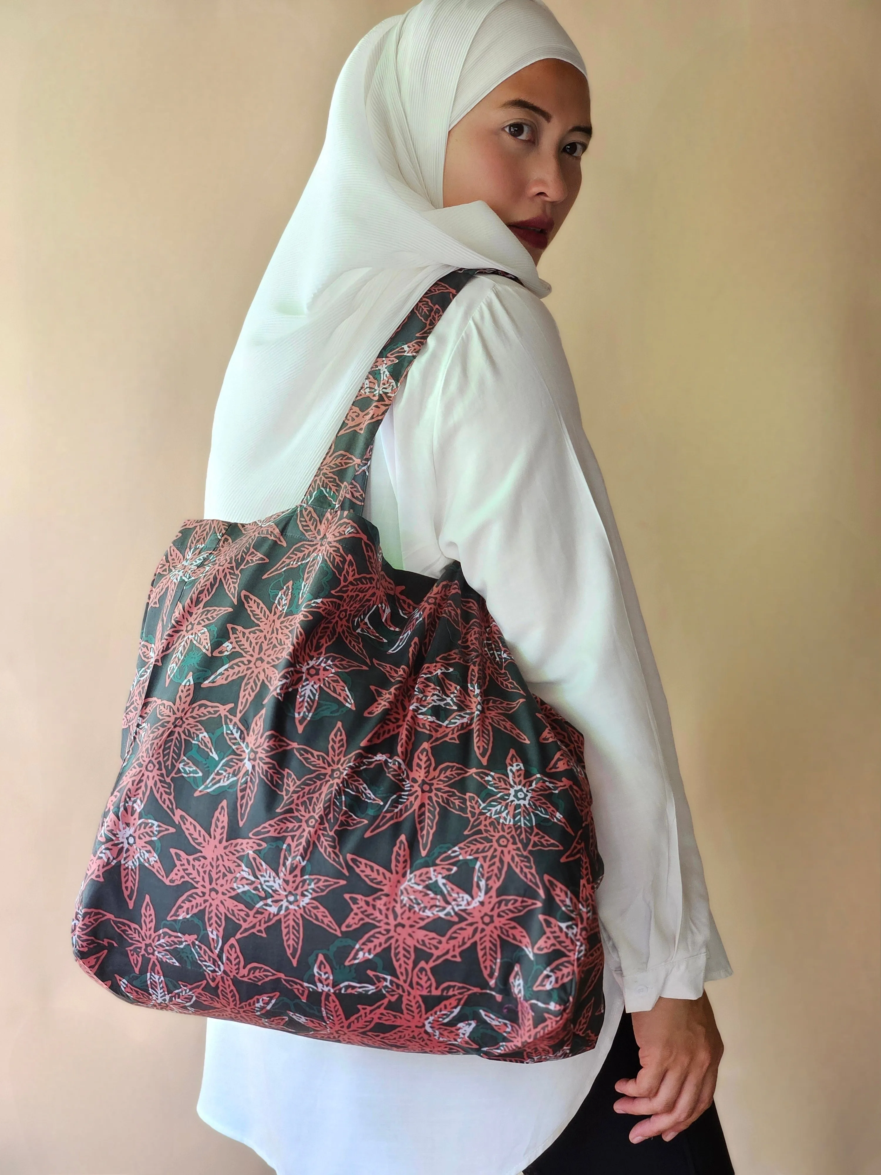 BATIK TOTE BAG - ALAM/LIL BUNGA