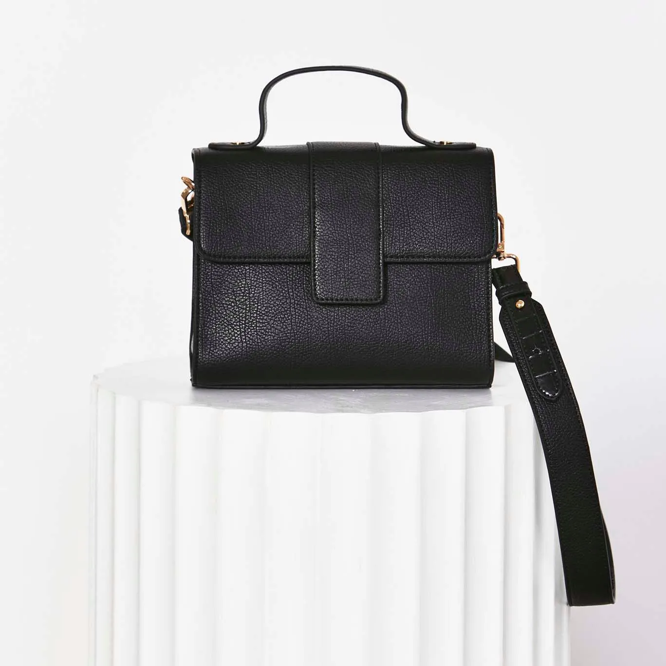 Fate   Becker The Long Run Bag in Black