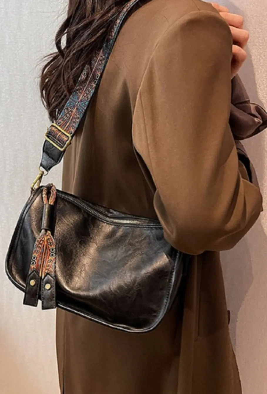 Pattern Strap Zipper Shoulder Bag