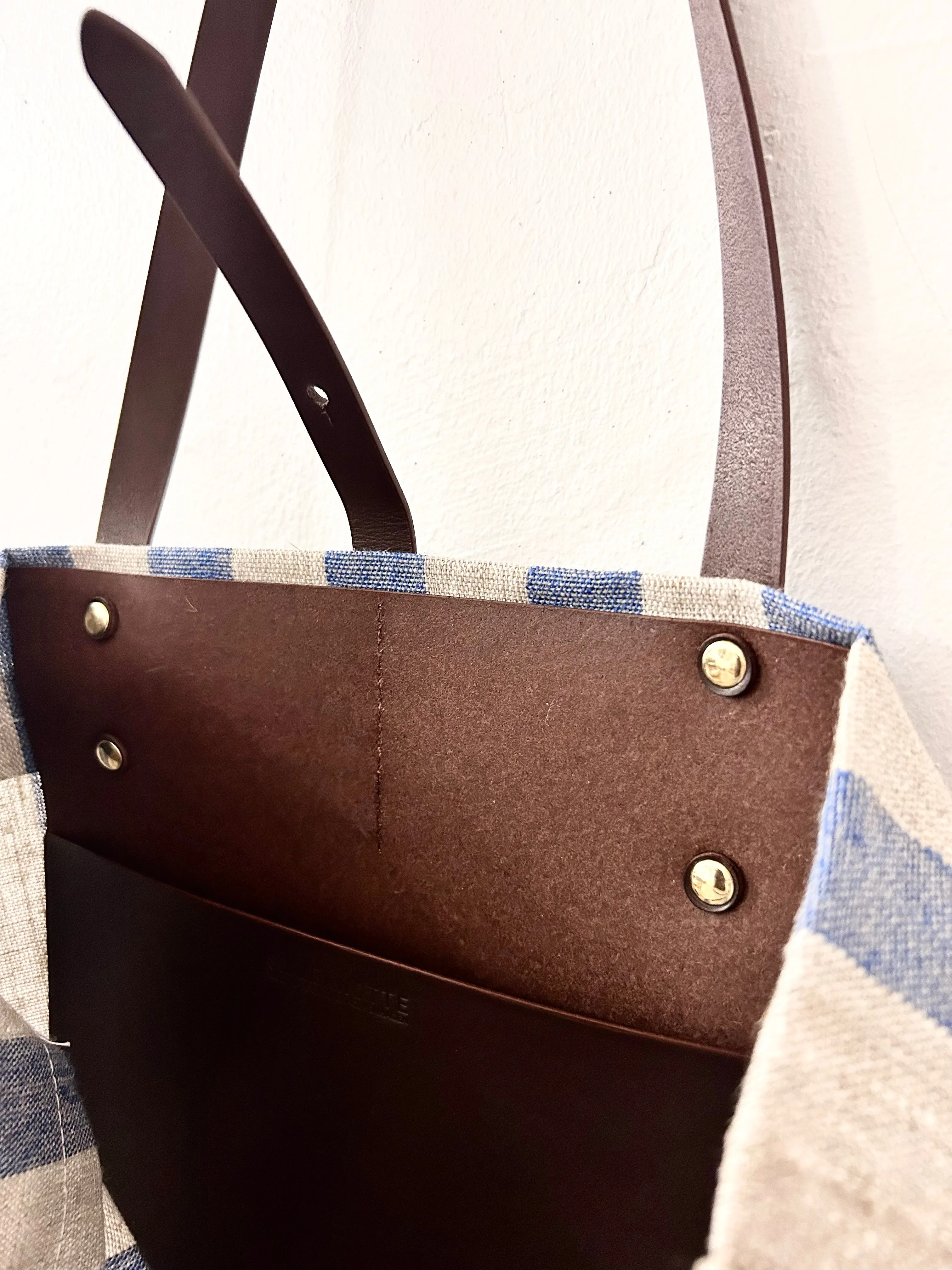 Textile tote - blue-beige linen with leather straps