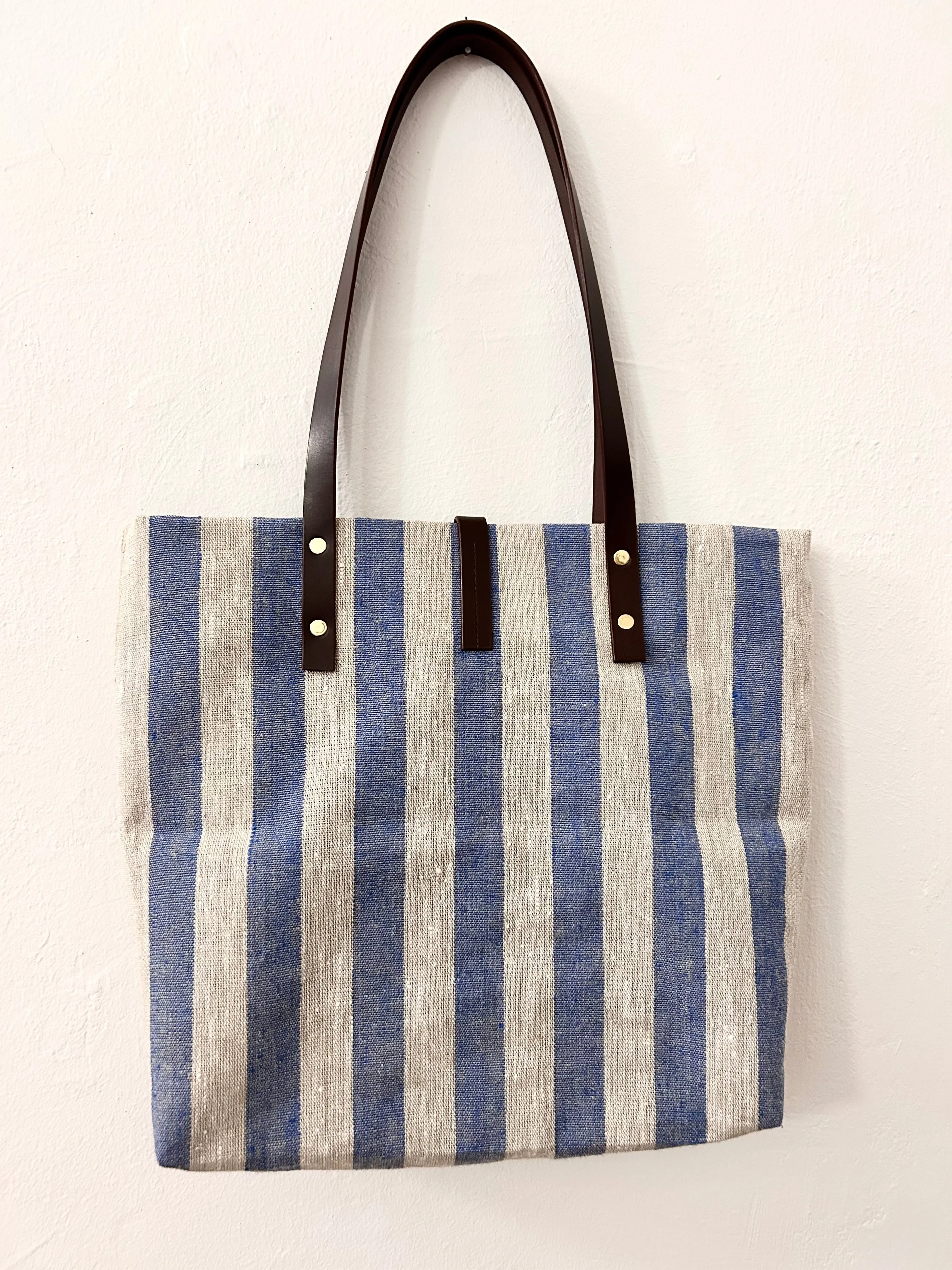 Textile tote - blue-beige linen with leather straps